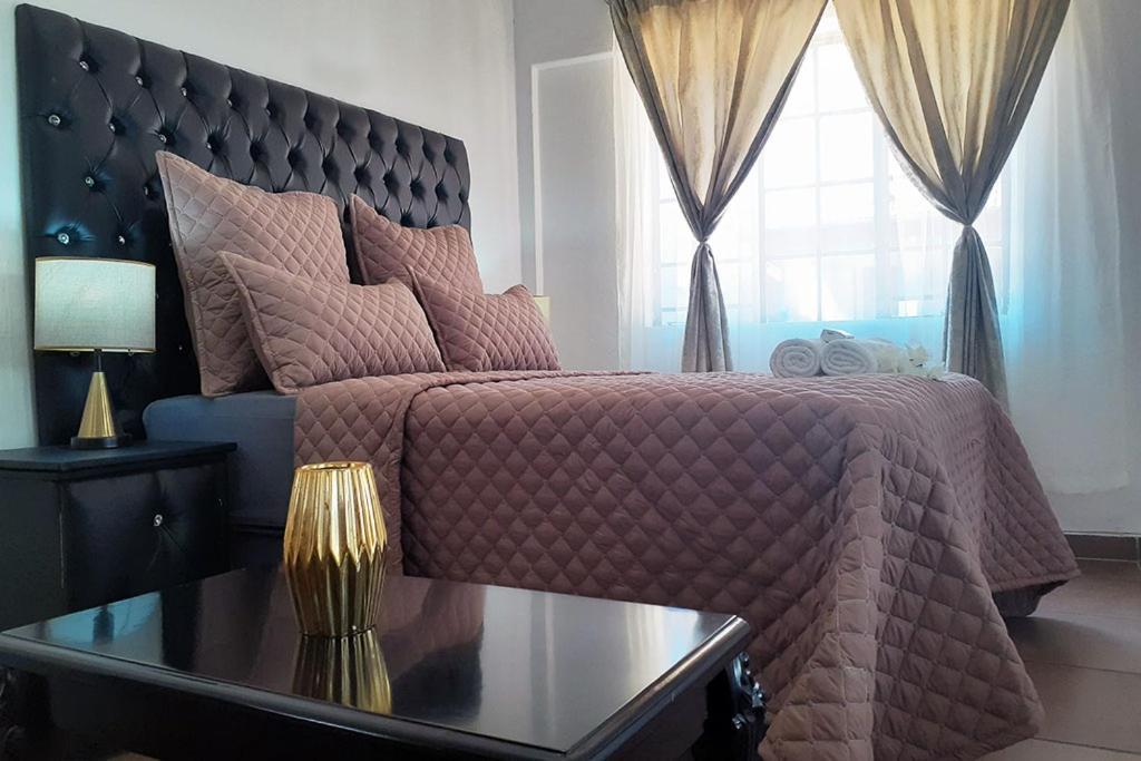 Queens Palace Pretoria-Noord 外观 照片