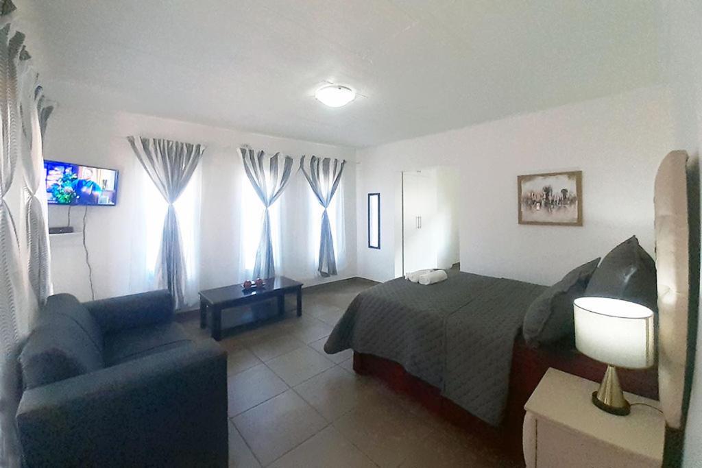 Queens Palace Pretoria-Noord 外观 照片
