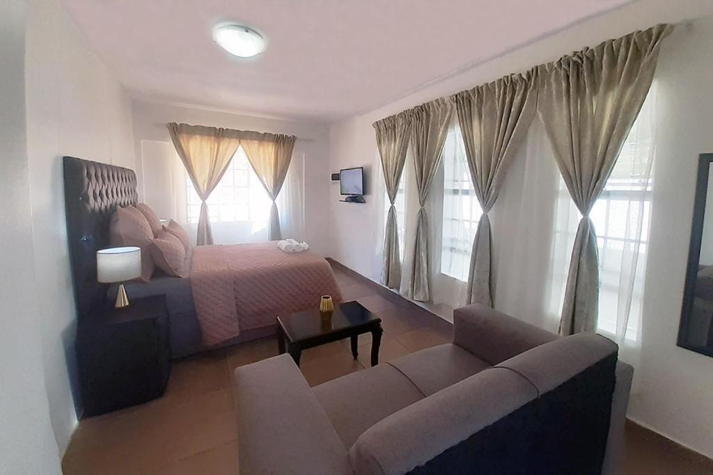 Queens Palace Pretoria-Noord 外观 照片