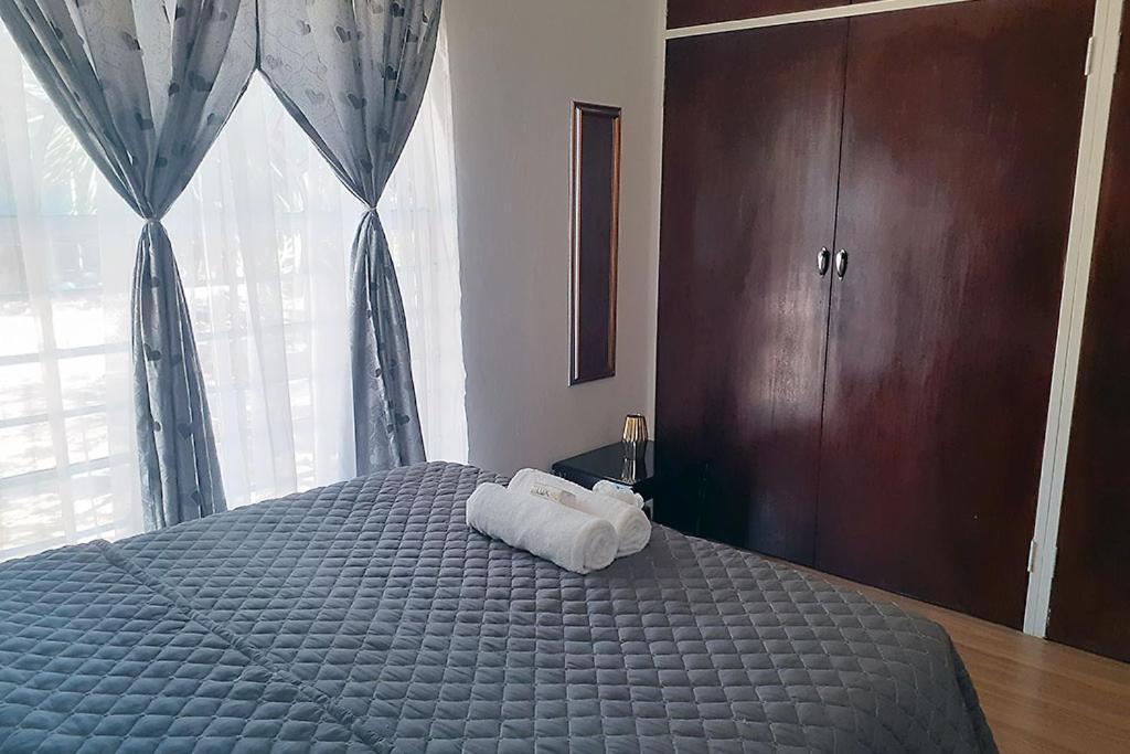 Queens Palace Pretoria-Noord 外观 照片