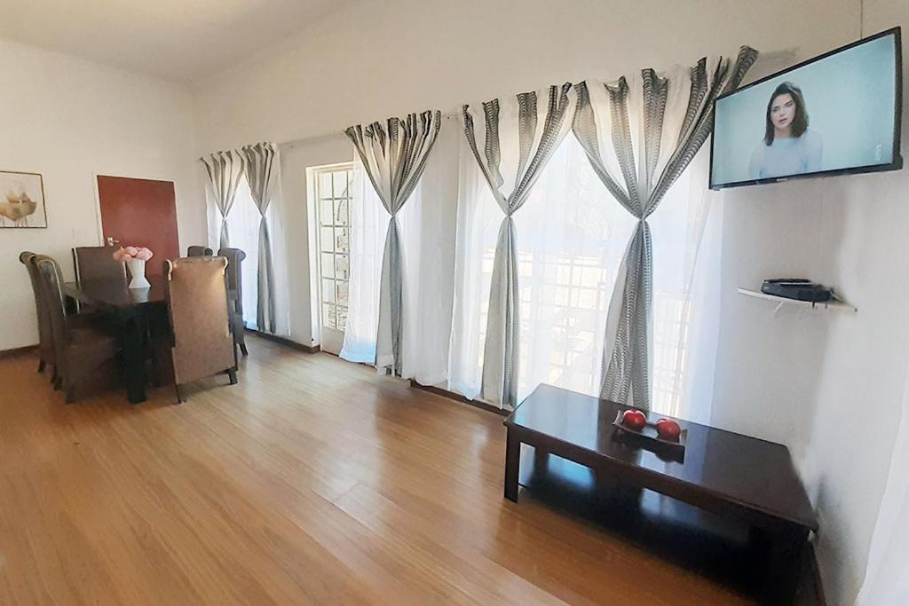 Queens Palace Pretoria-Noord 客房 照片